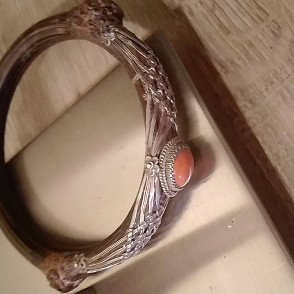 Bracelets - Picture 4 of 8